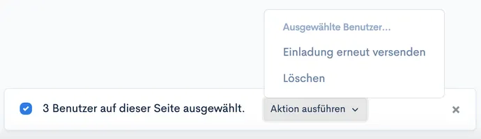 Auswahlleiste ‘3 Benutzer auf dieser Seite ausgewählt’ mit geöffnetem Menü ‘Aktion ausführen’ und Option ‘Löschen’