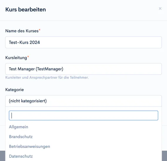 Dialog ‘Kurs bearbeiten’ mit geöffneter Kategorie-Auswahl: Allgemein, Brandschutz, Betriebsanweisungen, Datenschutz