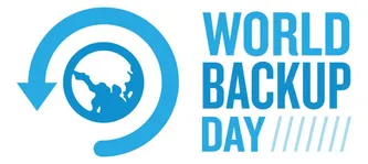 Logo des World Backup Day: blauer Kreispfeil um eine Weltkugel neben dem Schriftzug