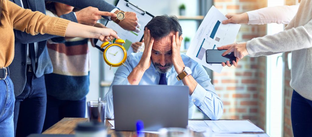 Psychische Belastung am Arbeitsplatz führt nicht selten zu Stress.
