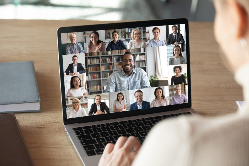 Corporate Learning ist heute ein essentieller Bestandteil der Unternehmensstrategie, der die Mitarbeiterentwicklung fördert und durch kontinuierliche Weiterbildung in schnelllebigen Branchen den Unternehmenserfolg sichert.